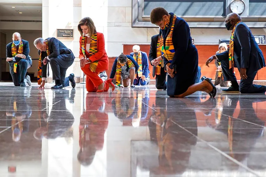 nancy pelosy kneel dems 2020-06-08