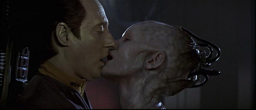 Borg Queen and Data kissing