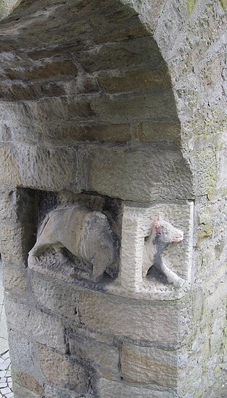 needles eye Saint Bonifatius church Wiesbaden r8vsd-s453x795