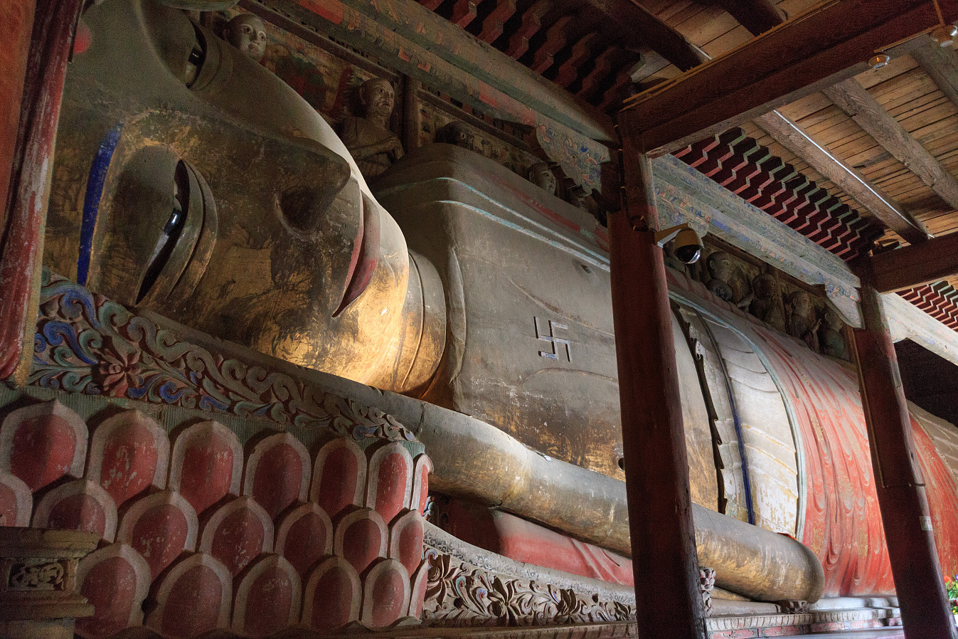 reclining buddha ZhangyeDafoSi 2014-01 0b1de-s1347x898