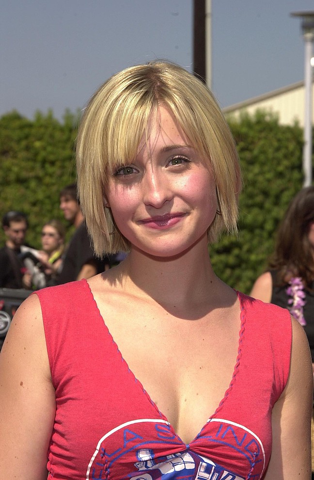 Allison Mack KWVtK-s800