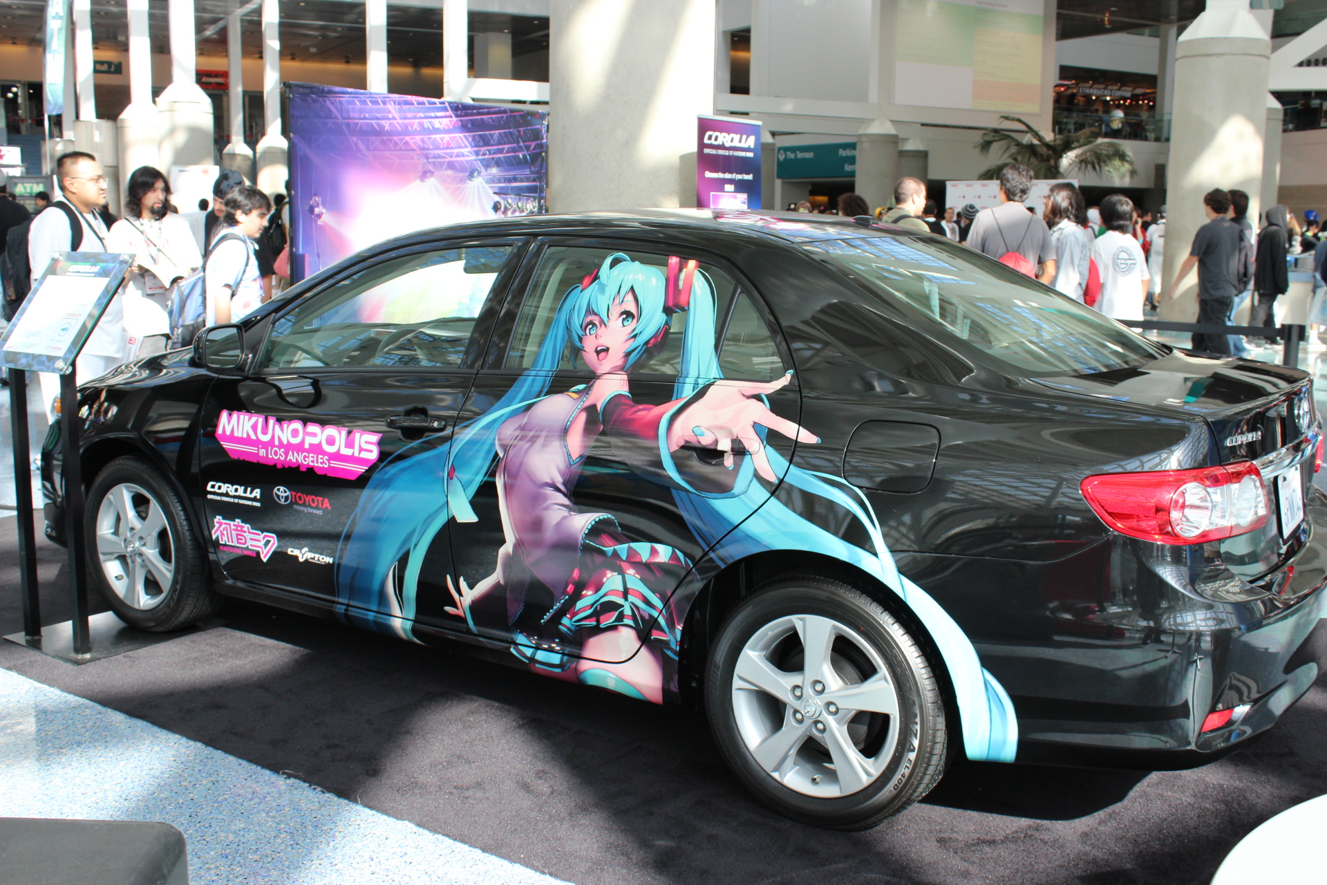 Hatsune Miku on car