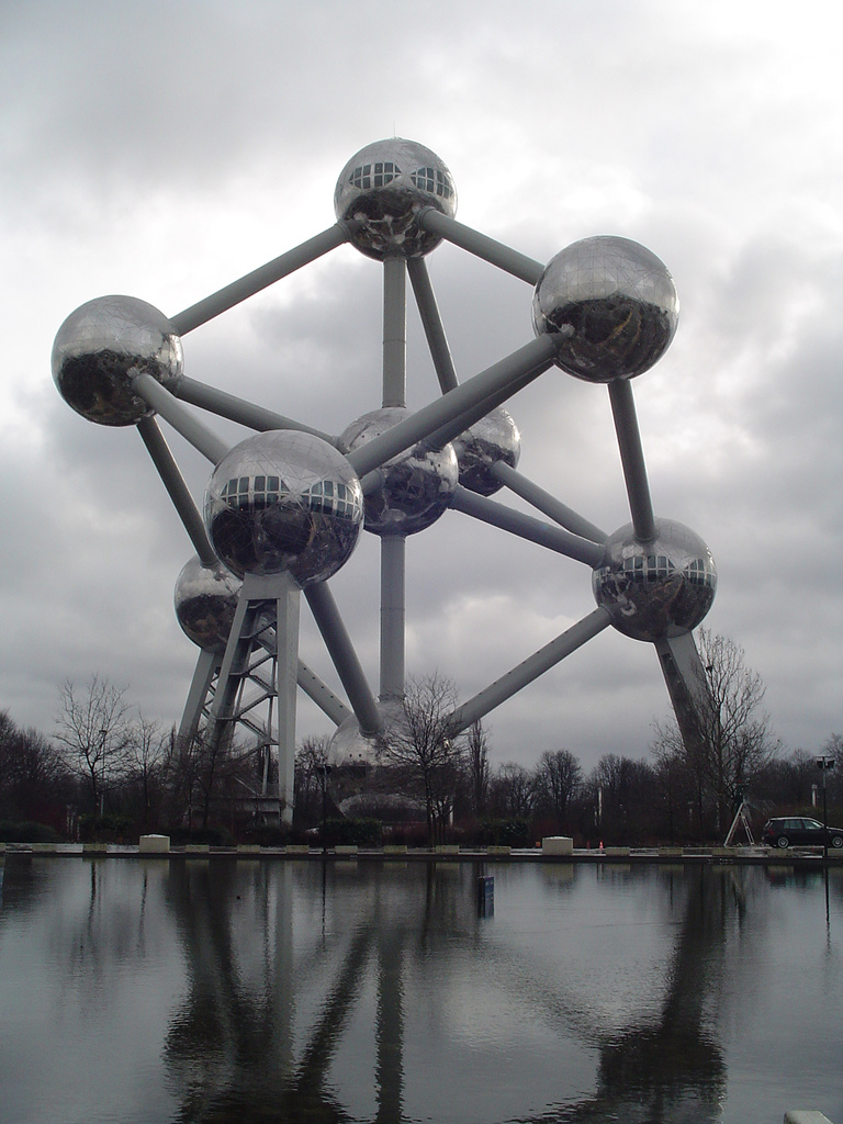 atomium 106456237 551315d892 b