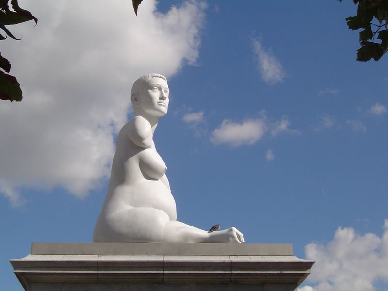 Alison Lapper pregnant sculpture